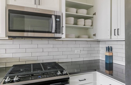 Elmhurst Apartment | Blueground | Elmhurst, pool, nr Elmhurst Art Museum