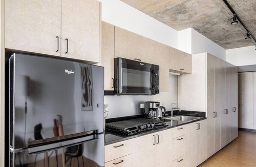 River North Apartment | Blueground | Goose Island, lounge, nr Lincoln Park