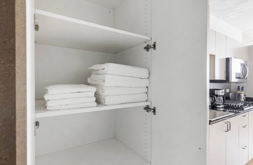 River North Apartment | Blueground | Goose Island, view, nr Lincoln Park