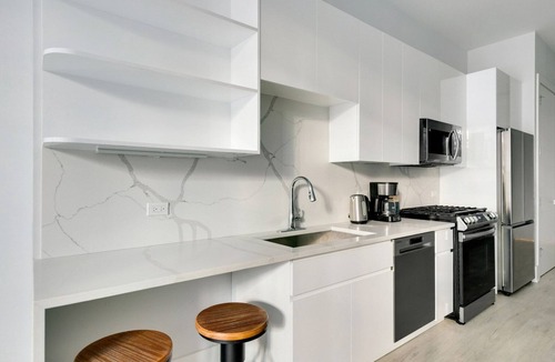 Greektown Apartment | Blueground | Greektown, rooftop, nr Grant Park