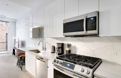 Greektown Apartment | Blueground | Greektown, rooftop, nr Grant Park