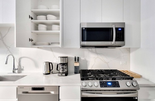 Greektown Apartment | Blueground | Greektown, rooftop, nr Grant Park
