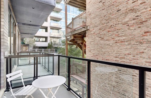 Greektown Apartment | Blueground | Greektown, rooftop, nr Grant Park
