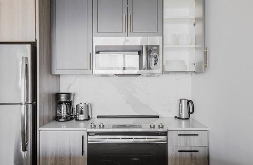 East Hyde Park Apartment | Blueground | Hyde Park, AC, w/d, nr museum