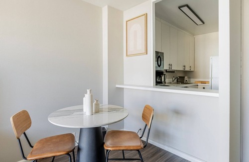 Lake View East Apartment | Blueground | Lake View East, rooftop, nr Lakefront