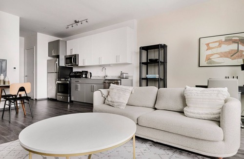 Logan Square Apartment | Blueground | Logan Square, rooftop, nr Humboldt Park