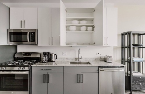 Logan Square Apartment | Blueground | Logan Square, rooftop, nr Humboldt Park