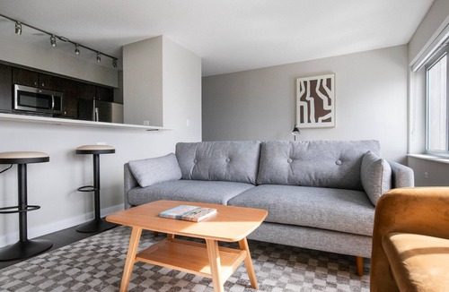 Near North Side Apartment | Blueground | Near North, fitness center, nr Riverwalk