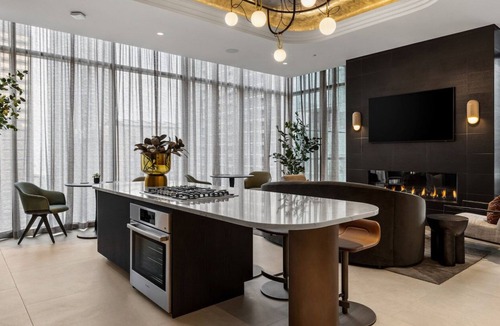 Streeterville Apartment | Blueground | River North, balcony & pool, nr Pier