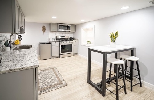 Logan Square Apartment | BR - ❤️ Modern and Comfy 1BR Apartment in Logan Square!