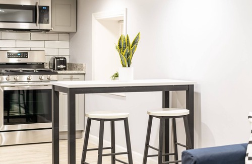 Logan Square Apartment | BR - ❤️ Modern and Comfy 1BR Apartment in Logan Square!
