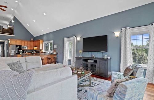 Brewers Hill Condo | Brewers Hill Belle, 2 bed + Loft & balcony