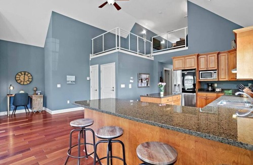Brewers Hill Condo | Brewers Hill Belle, 2 bed + Loft & balcony
