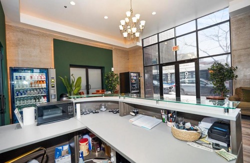 Near South Side Apartment | Bright and Stylish 2BR Suite on Michigan Ave Near Grant Park, Museum Campus and Lakefront