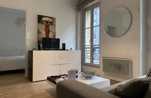Bordeaux Golden Triangle Apartment | Bright flat in the heart of the city, prestigious location