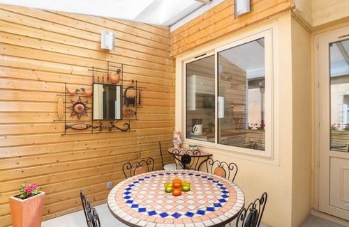 Beaune City Centre Apartment | BSH - Beaune Rousseau - Parking included