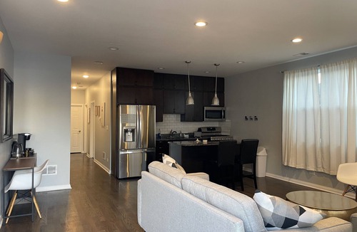 West Bucktown Apartment | Bucktown Apartment near all amazing restaurants, shops and bar/lounges