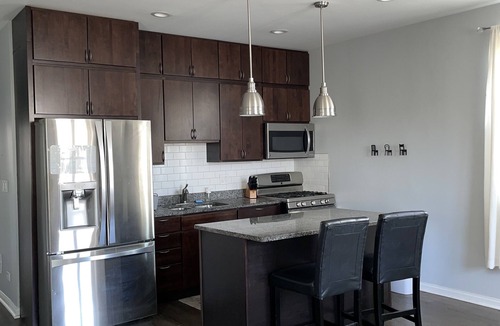West Bucktown Apartment | Bucktown Apartment near all amazing restaurants, shops and bar/lounges