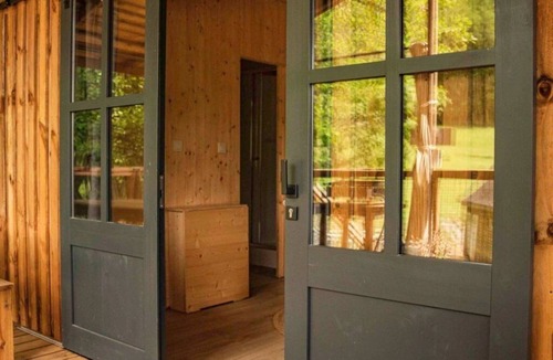 Saint-Amand-de-Coly Cabin | Cabane 3 étoiles - Piscine - ccbfh0e