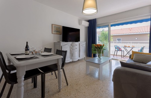 Cannes La Bocca Apartment | Cannes beach 400 metres away, Spacious air-conditioned 2-bedroom apartment