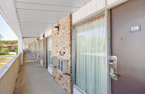 Muskegon Heights Apartment | Cape Coral FL | King bed
