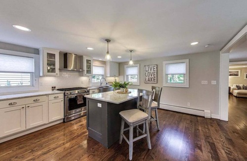 Lake Geneva House | Captain Cook, Hot Tub, Sleeps 9