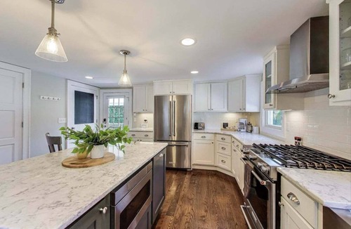 Lake Geneva House | Captain Cook, Hot Tub, Sleeps 9