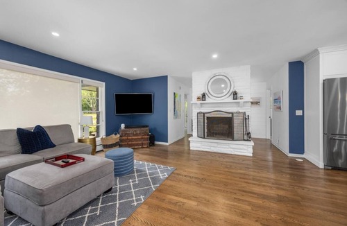 Douglas Villa | Captains Cove CQ, Hot tub, Private Pool, walk town