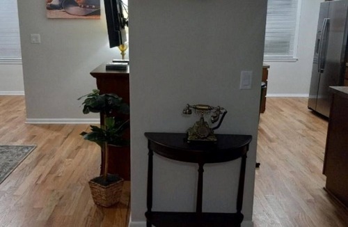 Racine House | Carefree! Pro Cleaned, Self Check In Sleeps 6