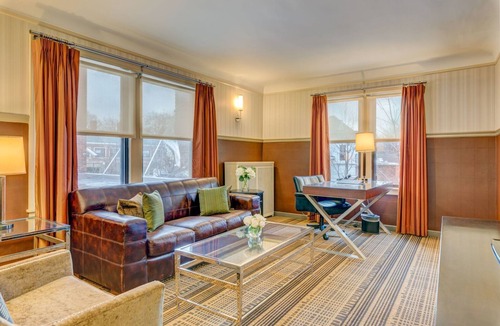Oak Park Hotel | Carleton of Oak Park
