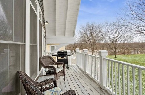 Ottawa Cottage | Casa Azul~Poolside Harbor Retreat w/Balcony & Bunk Room