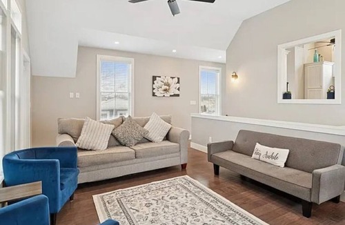 Ottawa Cottage | Casa Azul~Poolside Harbor Retreat w/Balcony & Bunk Room