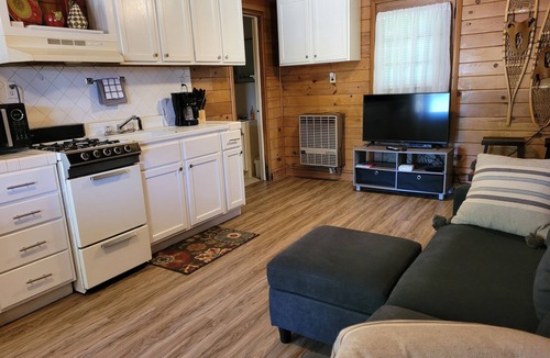 Newaygo Cottage | Castaways Cottage on Croton Pond (#1)