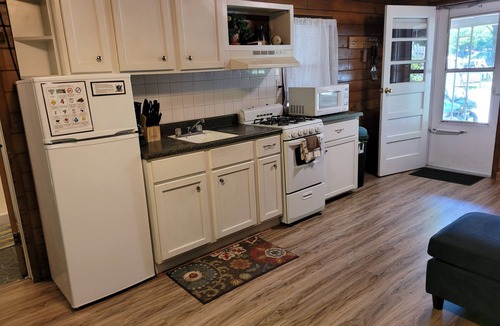 Newaygo Cottage | Castaways Cottage on Croton Pond (#2)