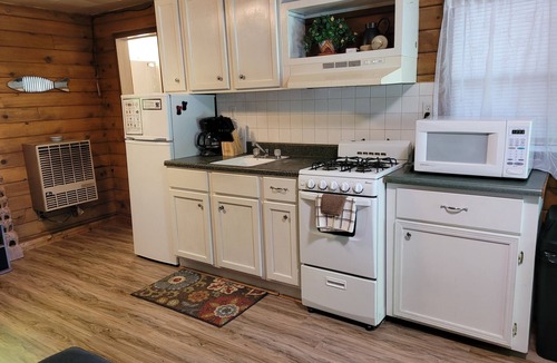 Newaygo Cottage | Castaways Cottage on Croton Pond (#2)