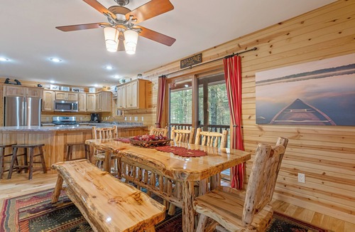 Friendship Cabin | Castle Rock Lake|Private Chef|Games-Bar|Fireplaces|Fire Pits