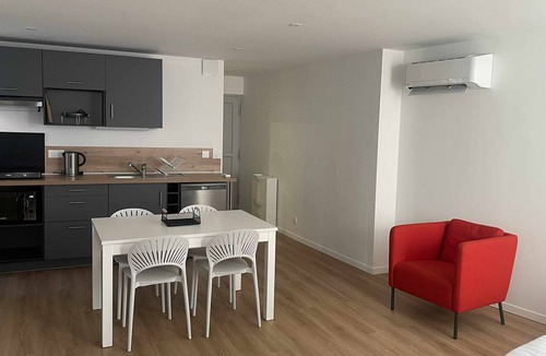 Chateauroux Apartment | Centrally located air-conditioned studio with wifi and fully equipped kitchen