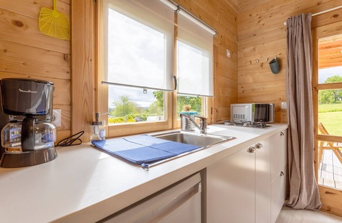 Landeleau Ski Chalet | Chalet '5 Pers Landeleau 2kms Canal' with Private Terrace and Shared Garden