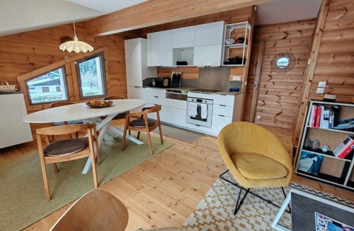 Les Bossons Ski Chalet | Chalet Beau Ski in the heart of the Chamonix valley, incredible view of the glacier