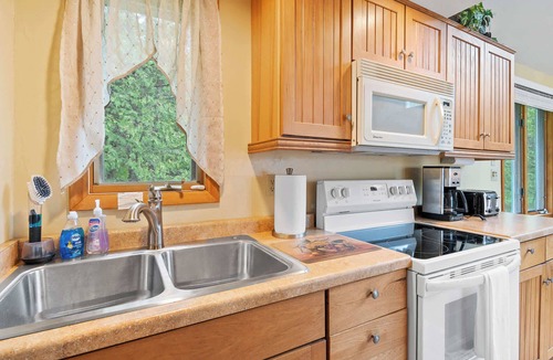 Baileys Harbor Cabin | Chalet Cabin: Sunset Shores Kangaroo Lakefront