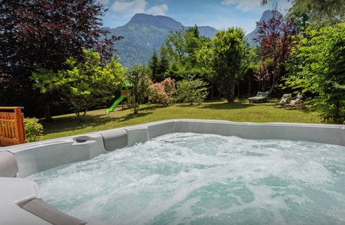 Alex Ski Chalet | Chalet Hychris - ski holiday between Annecy & the mountains - OVO Network