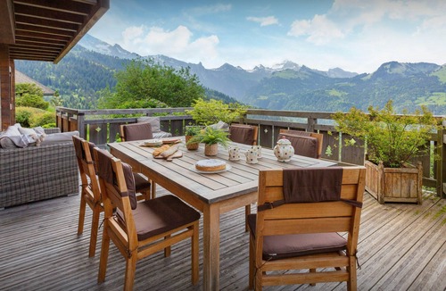 Manigod Ski Chalet | Chalet Isatys - family alpine stay for 9 with great views - OVO Network