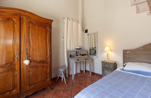 Ensues-la-Redonne Bed & Breakfast | Chambre d'hôtes les 5 calanques – Cozy Room Surrounded by Nature and Sea