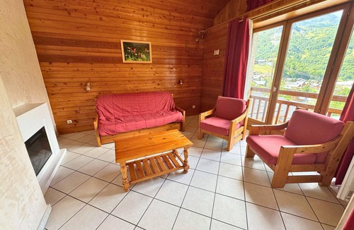 Saint-Martin-de-Belleville Apartment | Charming 85m² Apt for 6, 3 Bedrooms, Terrace, Near Lift, Free Shuttle & Parking, Pets Allowed