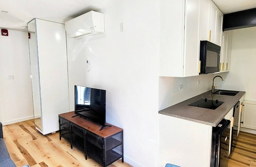 Evanston Apartment | Charming 1-bedroom apartment in enchanting Evanston with AC