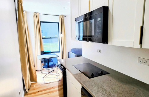 Evanston Apartment | Charming 1-bedroom apartment in enchanting Evanston with AC