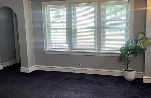 North Milwaukee House | Charming 2-bedroom house in Milwaukee perfect for commercial or business use