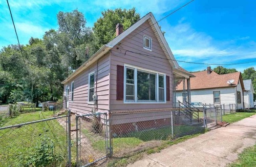 Peoria House | Charming 2-bedroom house in amazing Peoria with AC