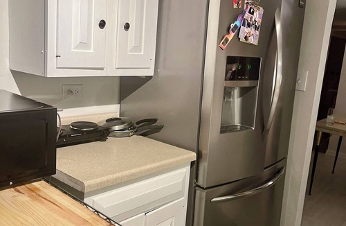 Wilmette Apartment | Charming 2-bedroom lower apartment with WiFi, AC in welcoming Wilmette