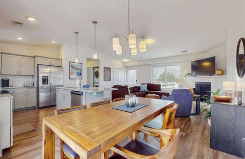 Douglas Condo | Charming 2BR/2BA Condo 1 Mile from Lake Michigan, with shared pool